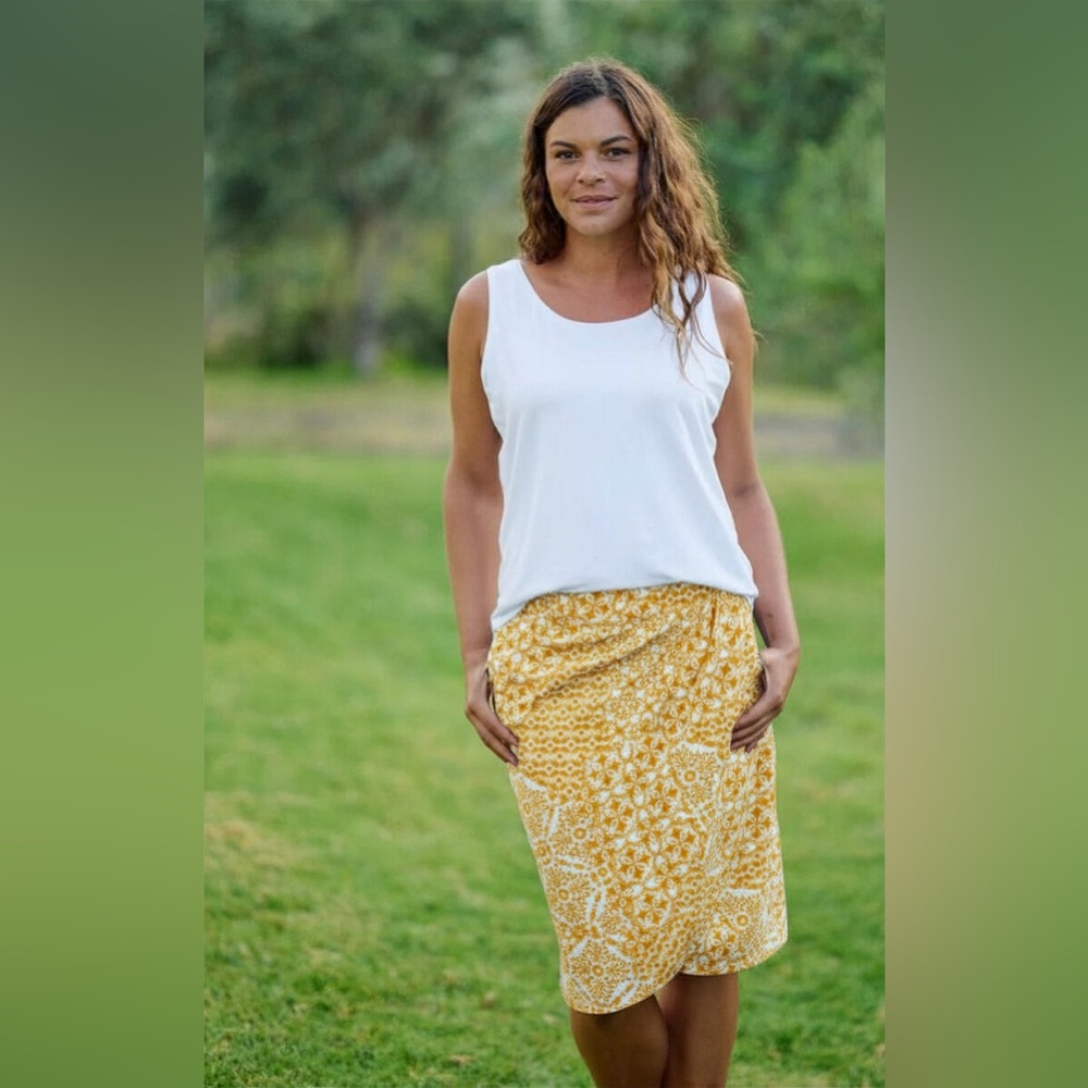 RIPSKIRT HAWAII BNWT Floral Skirt | M | Yellow and White